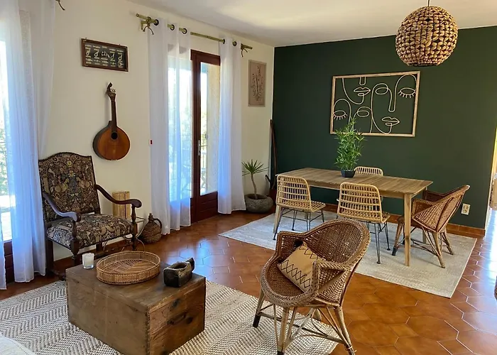 Seaview Garden Apartment *